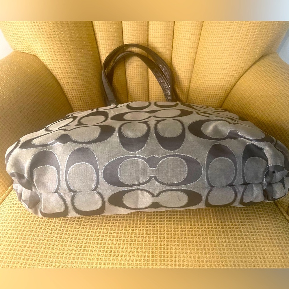 Coach Poppy Signature C Gray - GUC - Picture 8 of 11